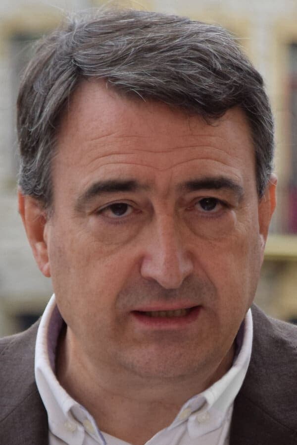 Retrato de Aitor Esteban Bravo